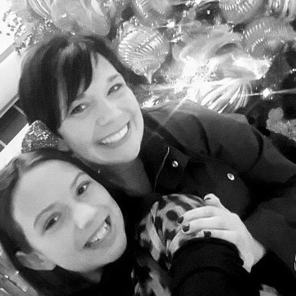 Meet your posher, Sara 🌼 - Picture 2 of 2